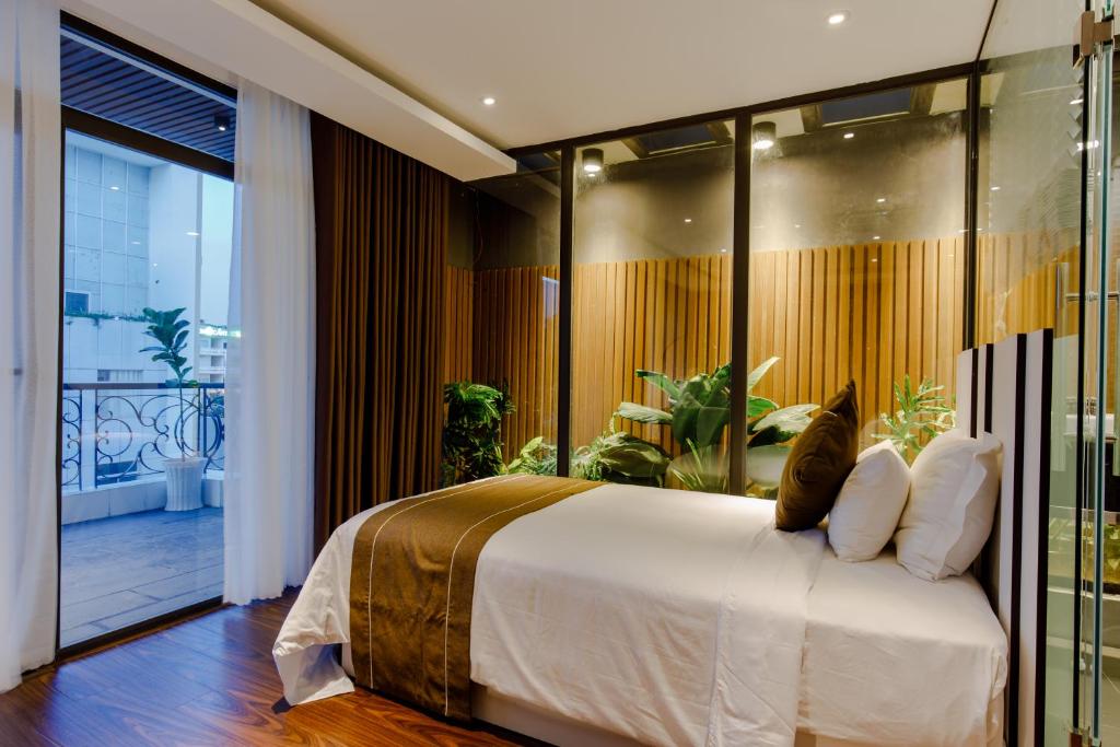1. KP Hotel - Quận Ninh Kiều